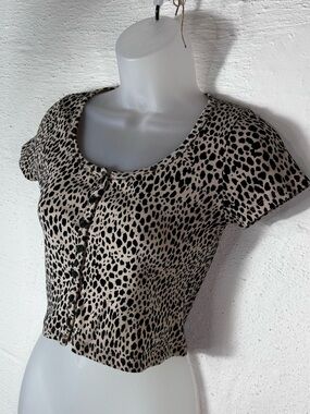 Leopard button up crop